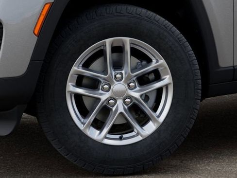 New 2025 Jeep Grand Cherokee Laredo image 8