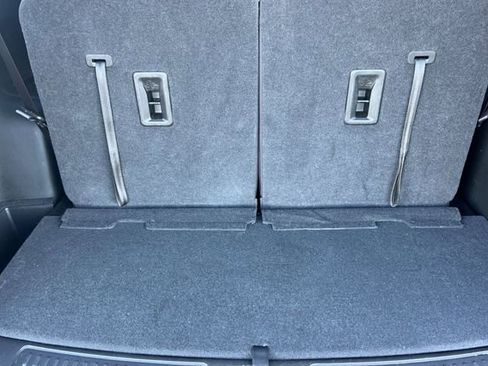 Used 2023 GMC Acadia SLT image 18