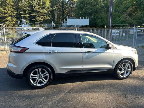 Used 2018 Ford Edge Titanium w/ Technology Package AWD/4WD image 4