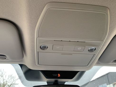 Used 2025 Nissan Kicks SR FWD image 12