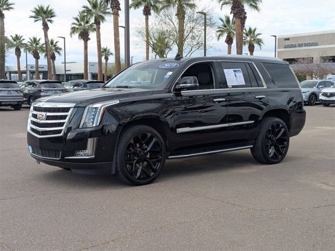 Used 2019 Cadillac Escalade Luxury image 2