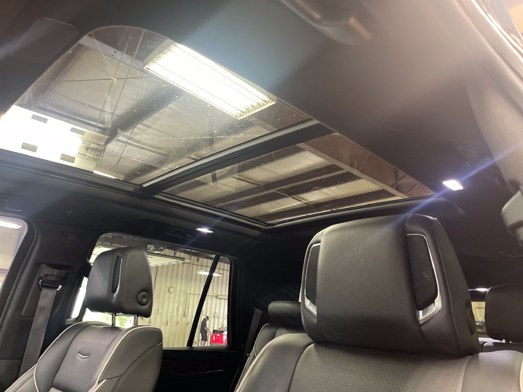 Used 2023 Cadillac Escalade Premium Luxury AWD/4WD image 13