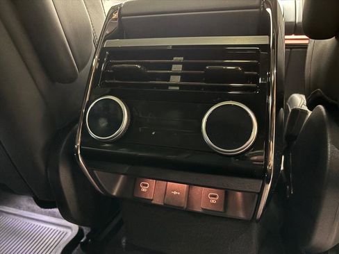 Used 2024 Land Rover Range Rover Sport SE image 37