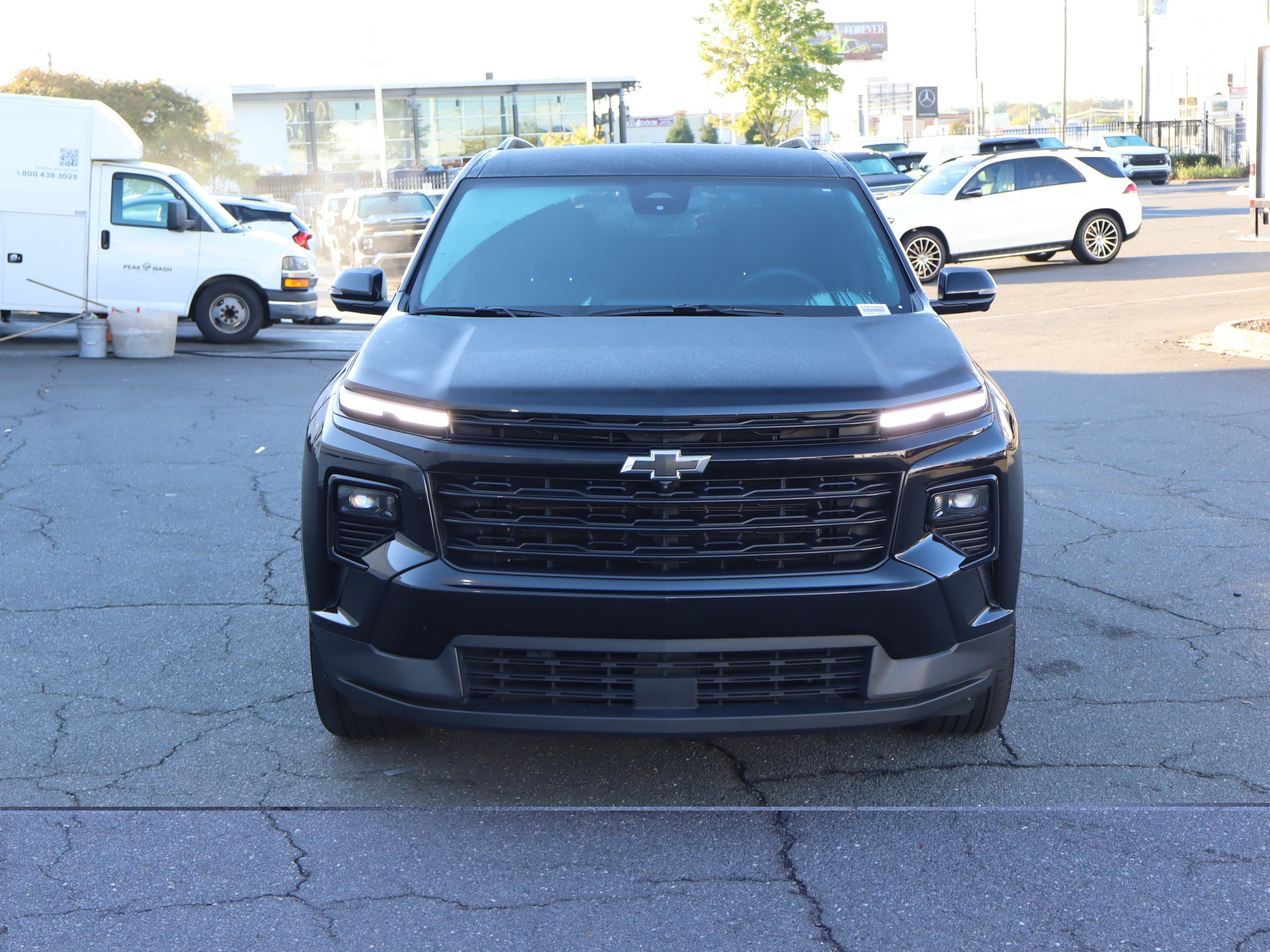 Used 2024 Chevrolet Traverse LT w/ Midnight/Sport Edition FWD image 3