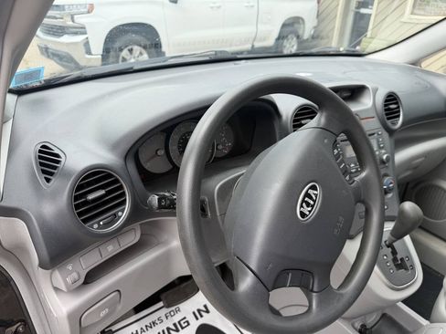 Used 2007 Kia Rondo LX w/ Convenience Pkg FWD image 20