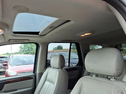 Used 2009 GMC Envoy SLT w/ Sun And 6-Disc Cd Package AWD/4WD image 13