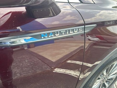 Used 2022 Lincoln Nautilus Standard w/ Premium Package image 10