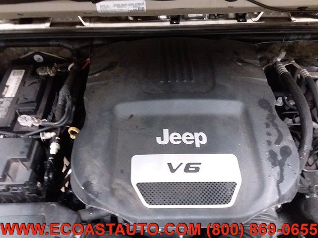 Used 2017 Jeep Wrangler Unlimited Sahara w/ Quick Order Package 24E Chief AWD/4WD image 9