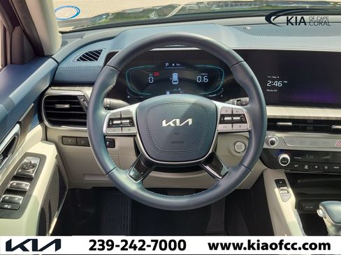 Certified 2025 Kia Telluride EX w/ EX Captain's Chair Package FWD image 18