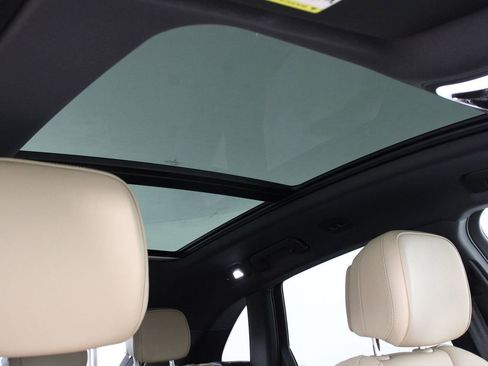 Certified 2026 Porsche Macan image 25