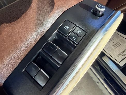 Used 2022 Toyota Highlander Platinum image 5