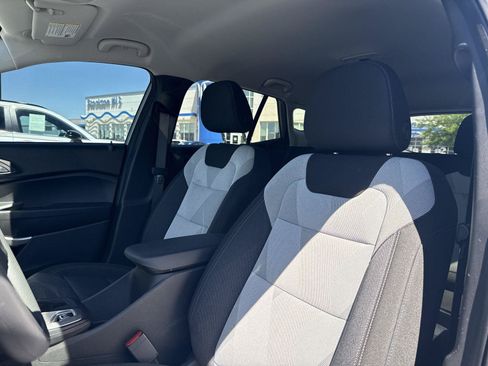Used 2025 Chevrolet Trax LS w/ Driver Confidence Package FWD image 14