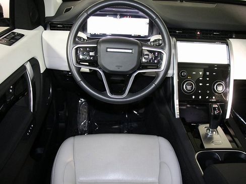 Used 2023 Land Rover Discovery Sport SE image 3