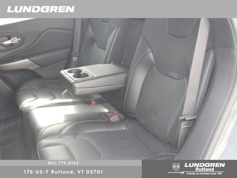 Used 2021 Jeep Cherokee Limited w/ Mopar Interior Package AWD/4WD image 21