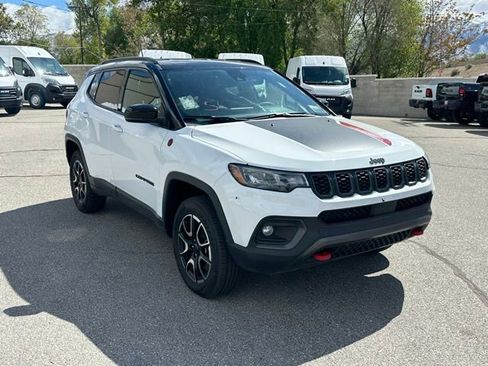 Used 2025 Jeep Compass Trailhawk AWD/4WD image 11