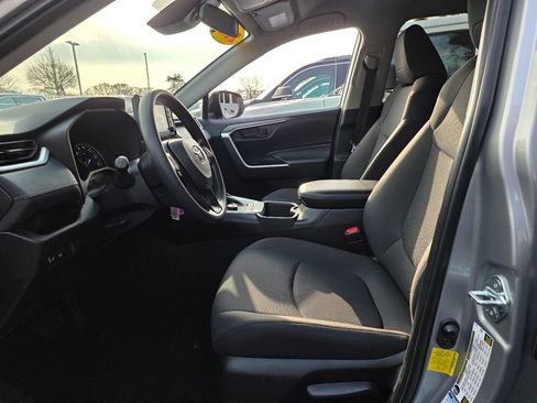 Used 2022 Toyota RAV4 LE image 17