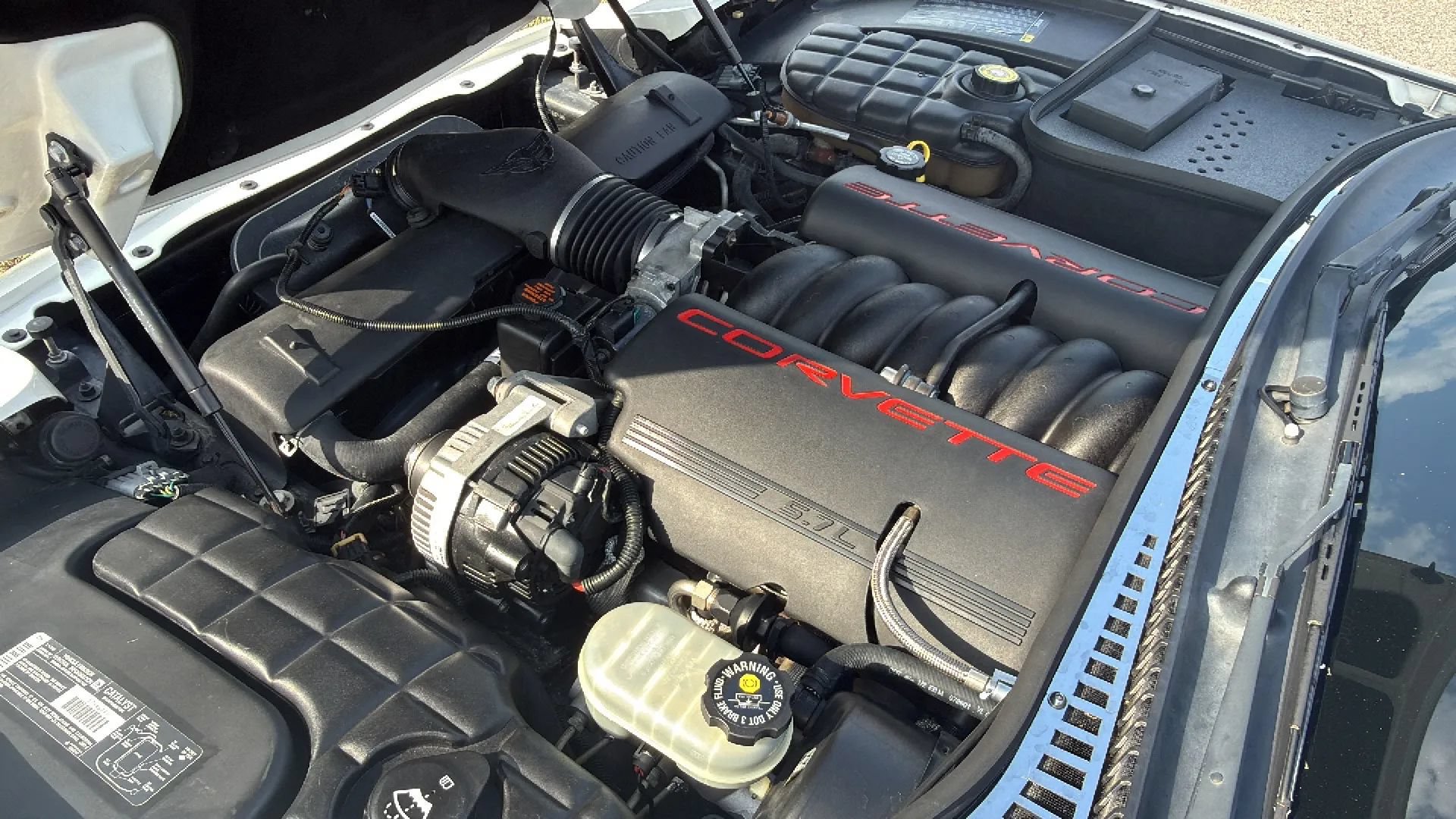 Used 2002 Chevrolet Corvette Coupe w/ Preferred Equipment Group2 RWD image 18