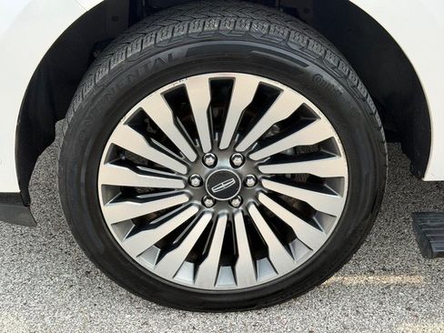 Used 2018 Lincoln Navigator L Reserve w/ Technology Package AWD/4WD image 25