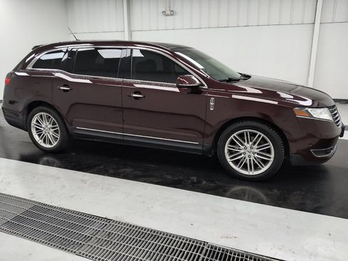 Used 2019 Lincoln MKT AWD image 11