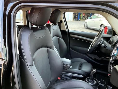 Used 2024 MINI Cooper S FWD image 9