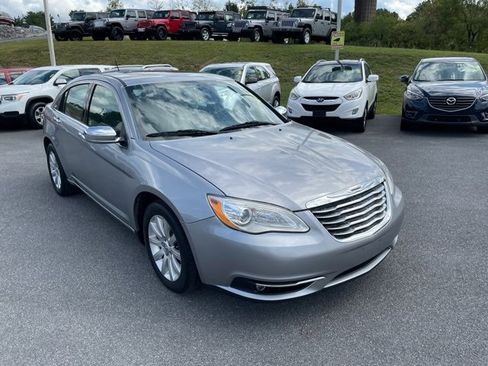 Used 2014 Chrysler 200 Limited w/ Sun/Sound Group image 2