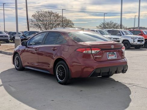 Used 2024 Toyota Corolla SE image 8