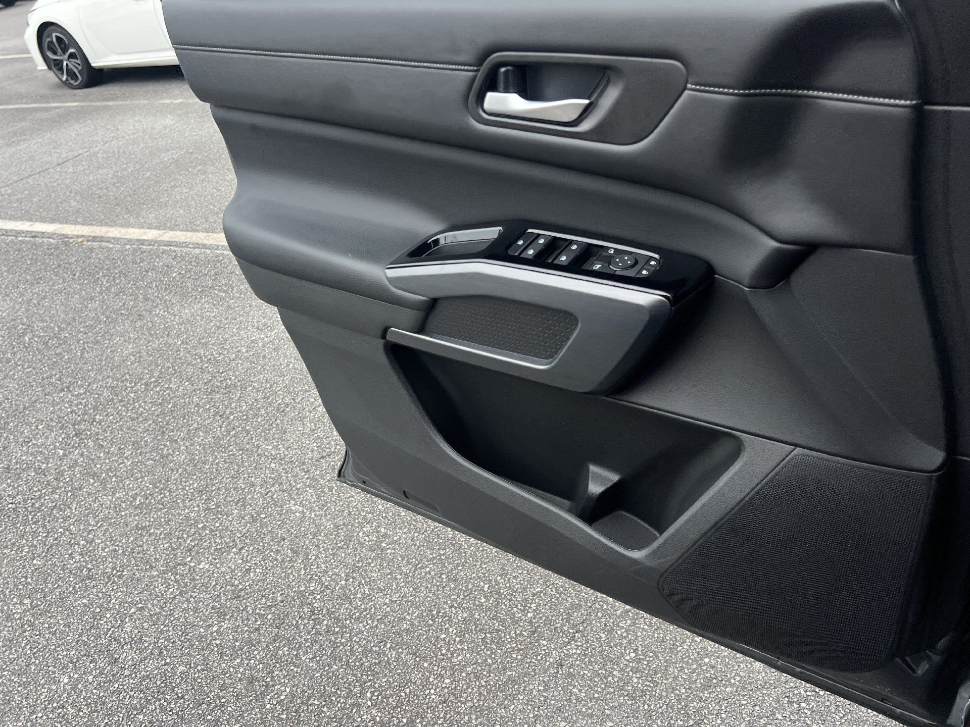 Certified 2024 Nissan Pathfinder SL AWD/4WD image 13