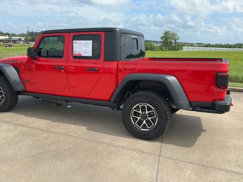 Used 2024 Jeep Gladiator Rubicon w/ Safety Group AWD/4WD image 5