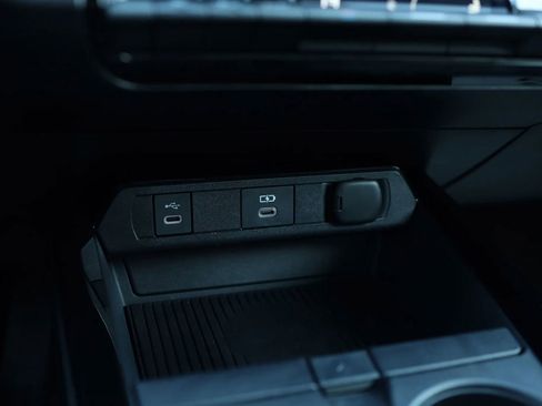 Used 2024 Toyota Prius XLE image 24