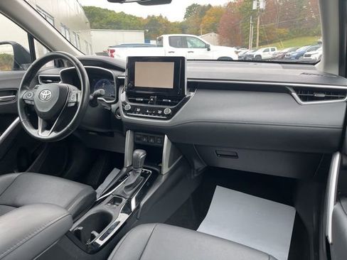 Used 2023 Toyota Corolla Cross XLE image 34