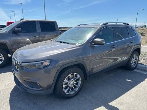 Used 2019 Jeep Cherokee Latitude Plus w/ Cold Weather Group AWD/4WD image 1