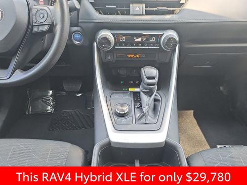 Used 2022 Toyota RAV4 XLE AWD/4WD image 31