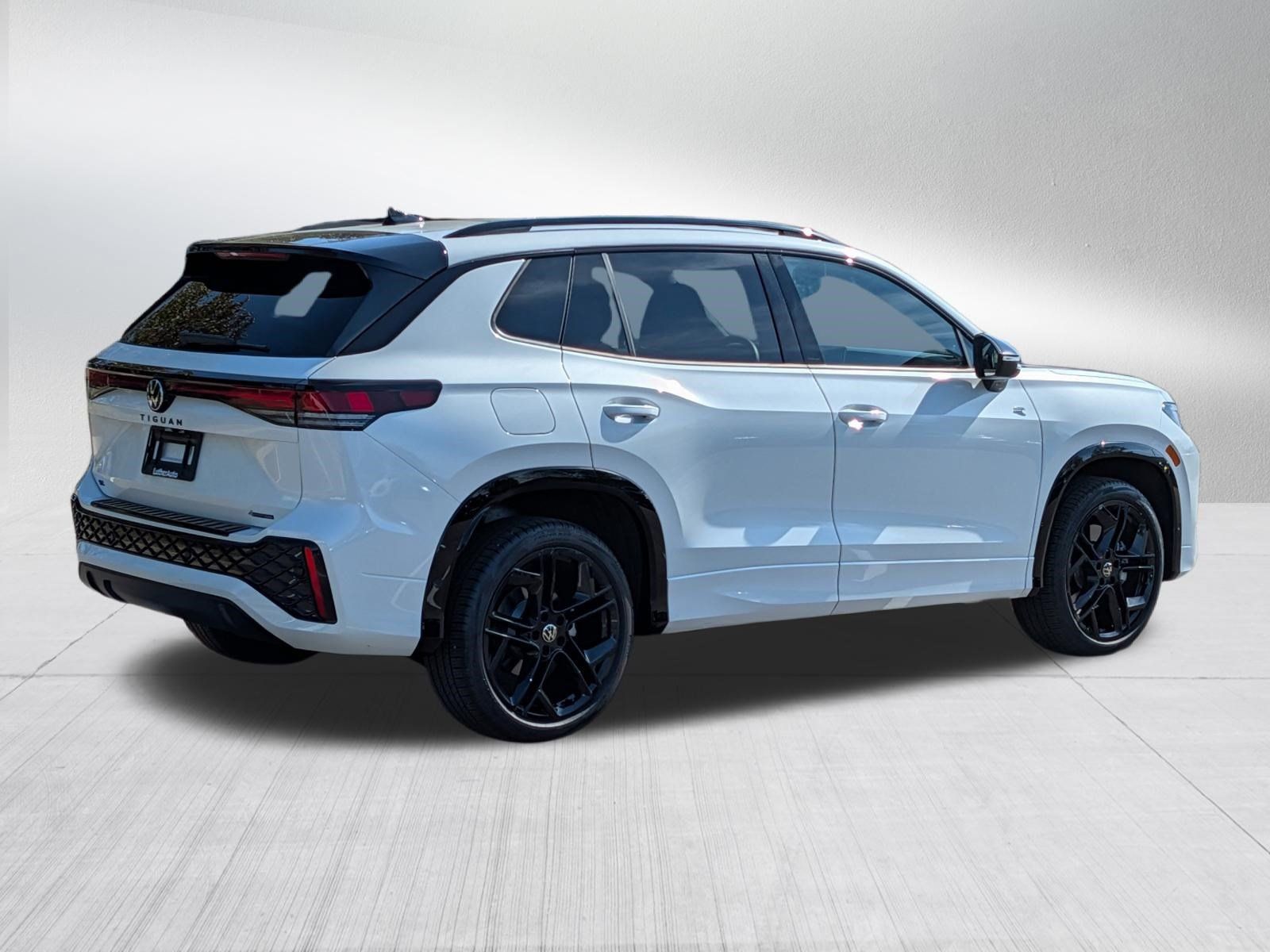 Certified 2026 Volkswagen Tiguan SE R-Line AWD/4WD image 7