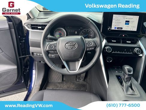 Used 2023 Toyota Venza LE AWD/4WD image 13
