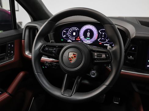 Certified 2024 Porsche Cayenne Turbo AWD/4WD image 45