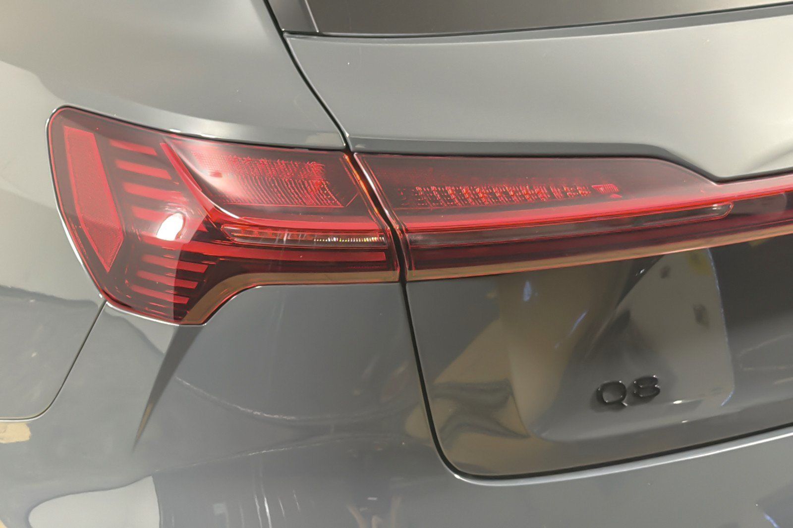 Used 2024 Audi Q8 e-tron Premium AWD/4WD image 27