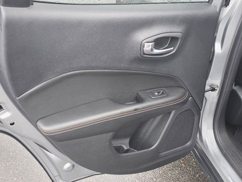 Used 2021 Jeep Compass Latitude image 28