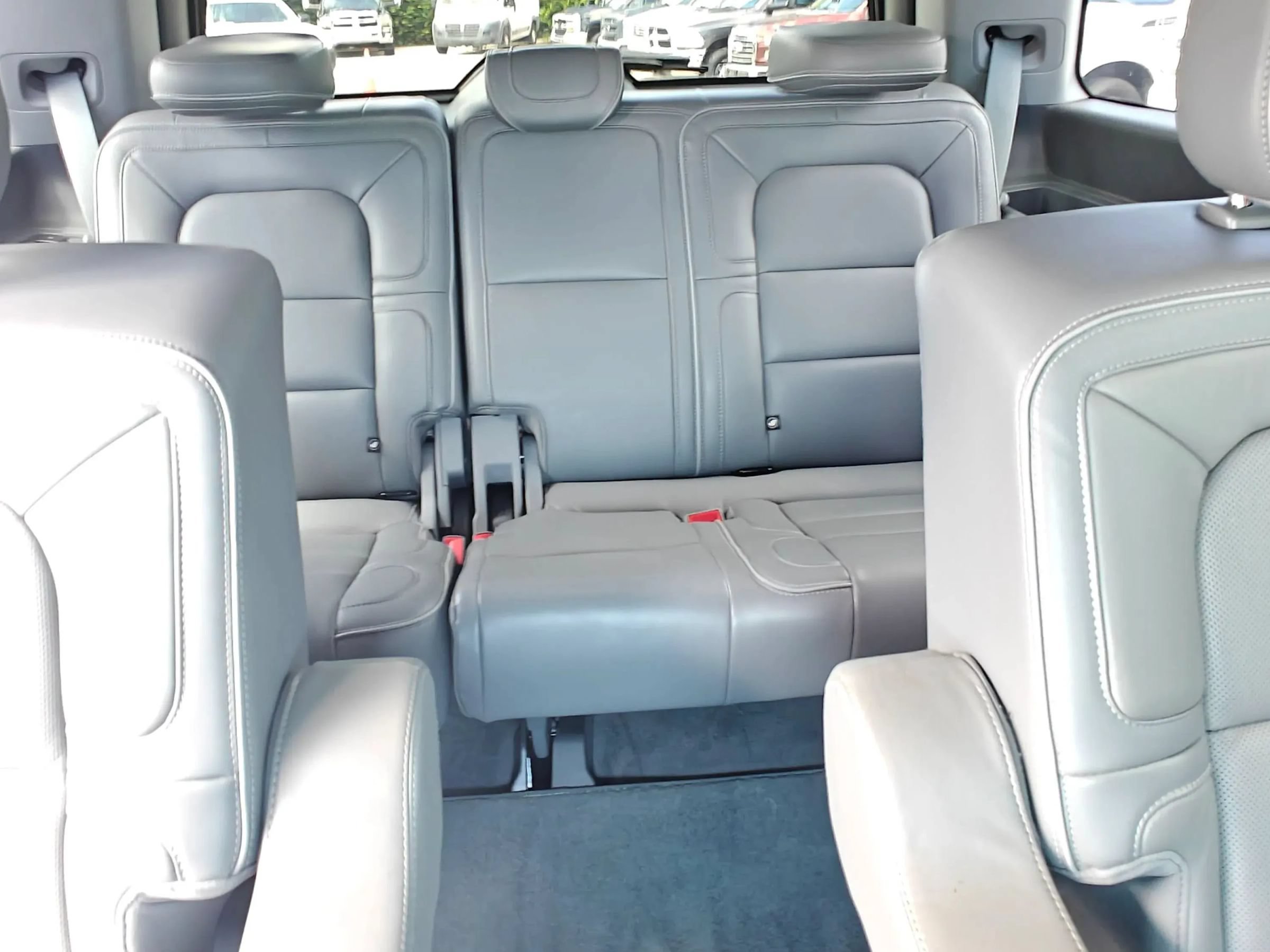 Used 2019 Lincoln Navigator Select RWD image 19