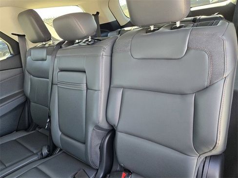 Certified 2025 Ford Explorer Active w/ Active Comfort Package image 12