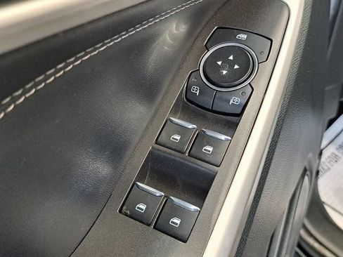 Used 2023 Ford Explorer XLT AWD/4WD image 22