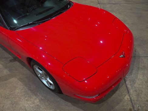 Used 2001 Chevrolet Corvette Coupe RWD image 18