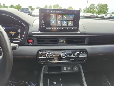 Used 2025 Honda Pilot Black Edition image 35