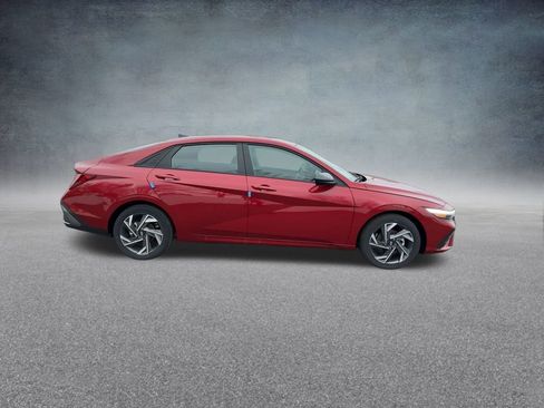 Used 2025 Hyundai Elantra Sport image 26