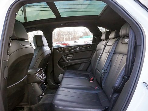 Used 2019 Bentley Bentayga V8 image 44