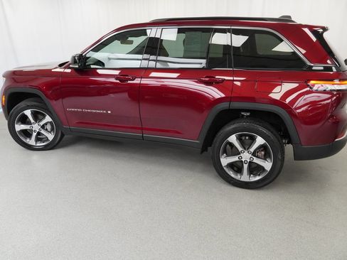 Certified 2025 Jeep Grand Cherokee Limited AWD/4WD image 15