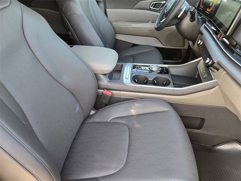 New 2026 Kia Carnival EX image 10