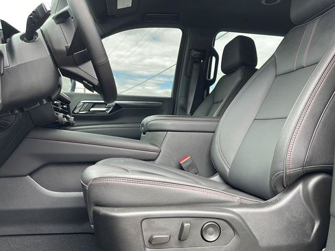 Used 2025 Chevrolet Suburban RST w/ Comfort Package AWD/4WD image 11
