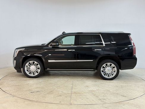 Used 2017 Cadillac Escalade Platinum image 2