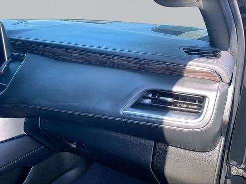 Used 2022 Chevrolet Suburban LT w/ Luxury Package image 30