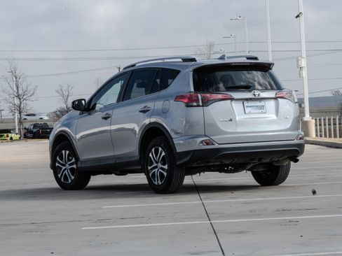 Used 2016 Toyota RAV4 LE image 3